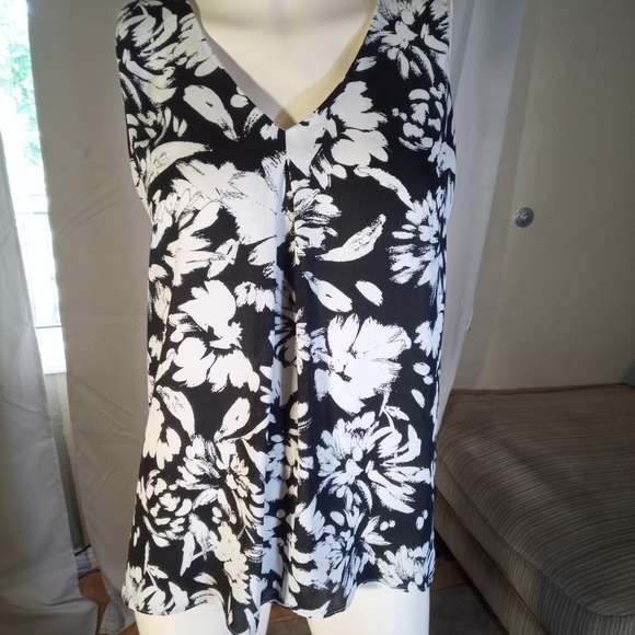 Willi Smith Monochrome Floral Top - Picture 1 of 2